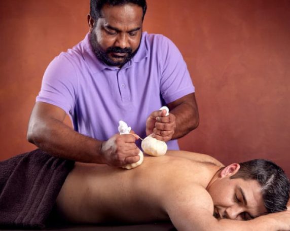 Patra Pinda Sweda herbal poultice massage